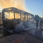 Motorista ajudava passageiro com deficiência visual quando incêndio começou; Corpo de Bombeiros foi acionado e ninguém ficou ferido