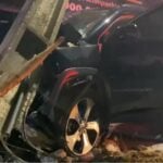 Vítima relatou aos bombeiros que foi baleada durante desentendimento em um bar e perdeu o controle do veículo enquanto tentava buscar ajuda