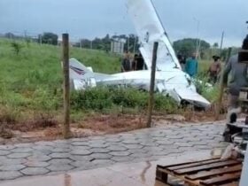Acidente ocorreu próximo ao aeroporto da cidade durante chuva; Polícia Militar, Polícia Civil e Politec atuam na ocorrência