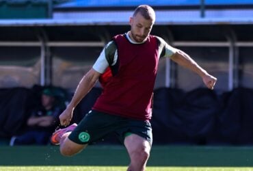 Chapecoense x Atlético-GO: duelo que pode decidir acesso na última rodada da Série B. Imagem: Luiz Ferrazzo ACF