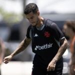 Vasco x Internacional: onde assistir, escalações e tudo sobre o duelo decisivo contra o rebaixamento. Imagem: Matheus Lima #VascoDaGama