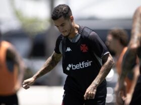 Vasco x Internacional: onde assistir, escalações e tudo sobre o duelo decisivo contra o rebaixamento. Imagem: Matheus Lima #VascoDaGama