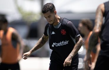 Vasco x Internacional: onde assistir, escalações e tudo sobre o duelo decisivo contra o rebaixamento. Imagem: Matheus Lima #VascoDaGama
