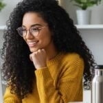 Mulher feliz no trabalho