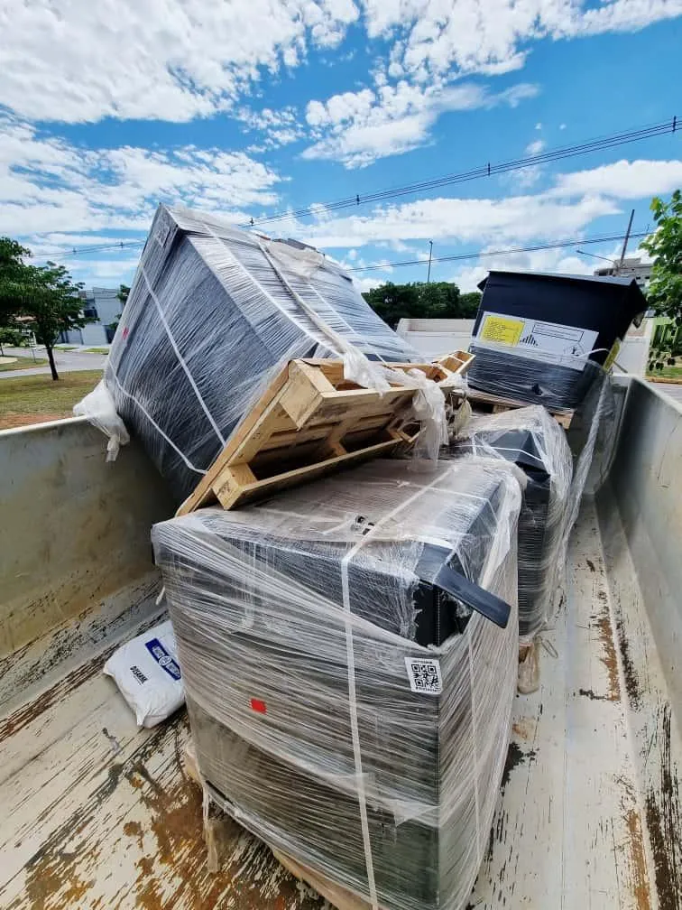 Patrulha Rural apreende caminhão com 4 toneladas de agrotóxicos