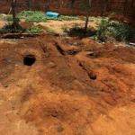 PM encontra cadáver enterrado em quintal e prende três em Água Boa