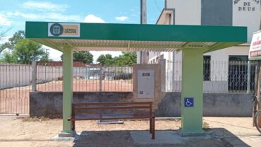 Prefeitura de Várzea Grande encerra ano com 65 novos pontos de ônibus instalados