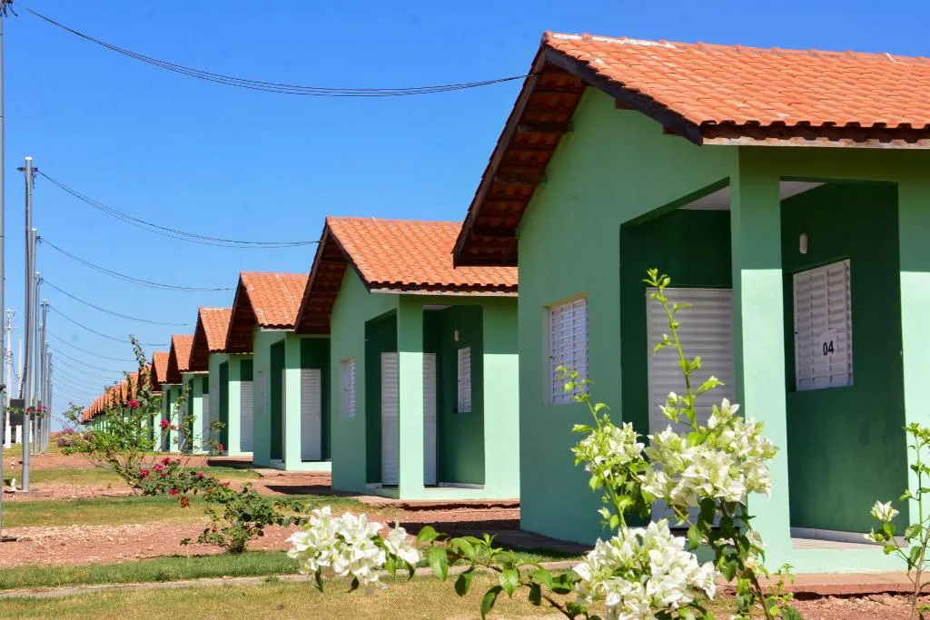 Mato Grosso entrega nove casas do SER Família Habitação