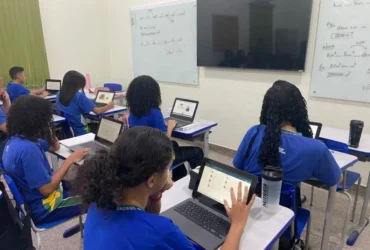 Enem 2025 exige leitura integrada de textos e gráficos, aponta professora