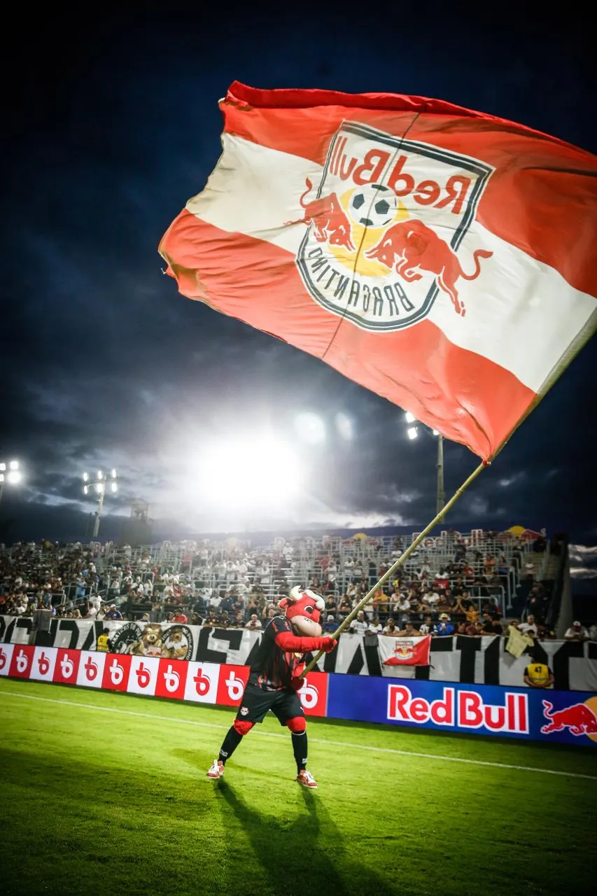 Bragantino supera Atlético-MG no Brasileirão