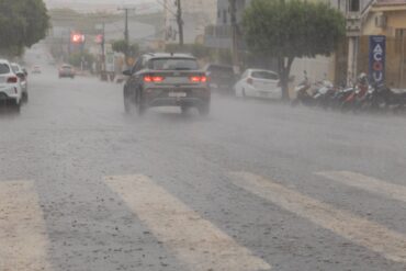 Rondonópolis alerta para fortes ventanias e risco de queda de árvores