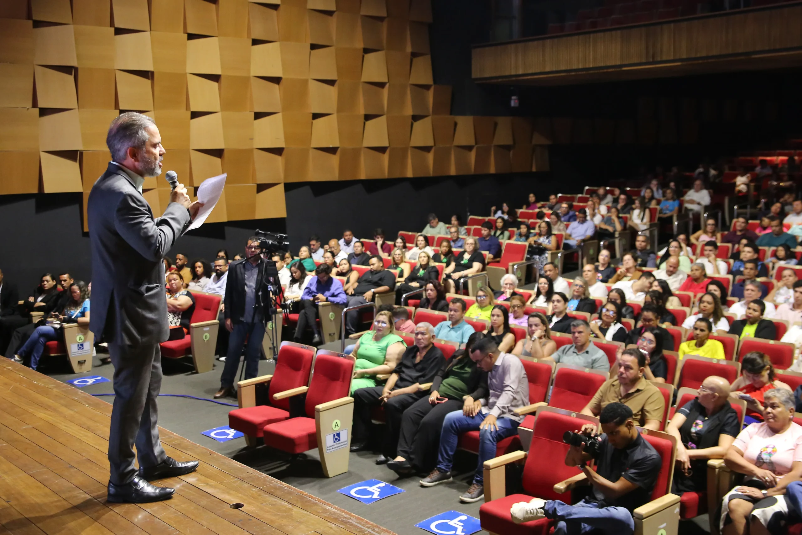ALMT homenageia pacientes oncológicos e profissionais de saúde