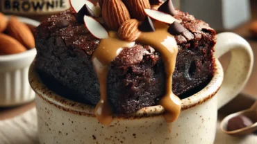 Tal brownie em uma caneca será uma solução rápida e fácil para todos que querem desfrutar de chocolate sem uma longa preparação