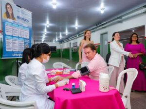 Vice-prefeito de Várzea Grande prestigia ação conjunta que encerra campanha Outubro Rosa