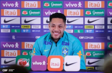 Vitor Roque mira Copa do Mundo e se firma no Palmeiras