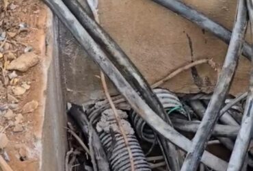 Criminosos invadiram a Escola Estadual Manoel de Barros, no bairro Parque das Américas, durante a madrugada desta segunda-feira (03); unidade é a terceira alvo de furto em duas semanas