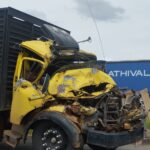 Engavetamento entre três caminhões interdita trecho da BR-163 em Lucas do Rio Verde