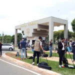 Imprensa mundial repercute prisão de Bolsonaro após decisão de Moraes