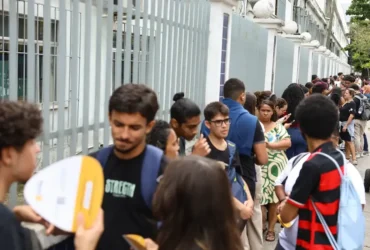 Enem reúne candidatos para segundo dia de provas no Rio