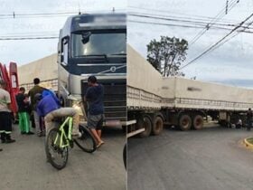 Menina andava de bicicleta quando entrou no ponto cego do veículo; Corpo de Bombeiros realizou o atendimento e a encaminhou ao Hospital Regional