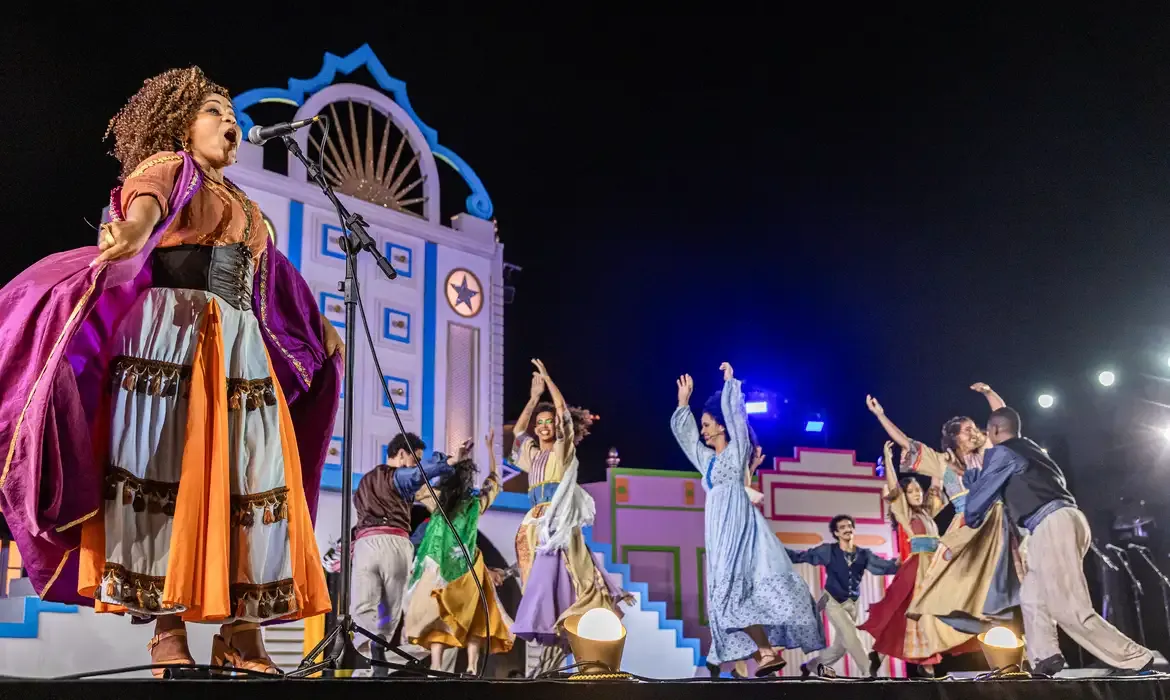 Baile celebra tradição cultural em prévia especial no Recife