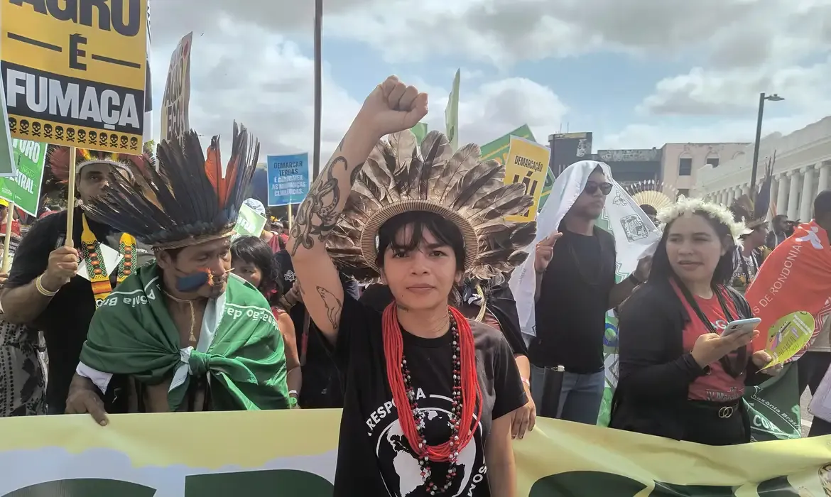 Ativista indígena cobra protagonismo na COP30 em meio a pressão por demarcação