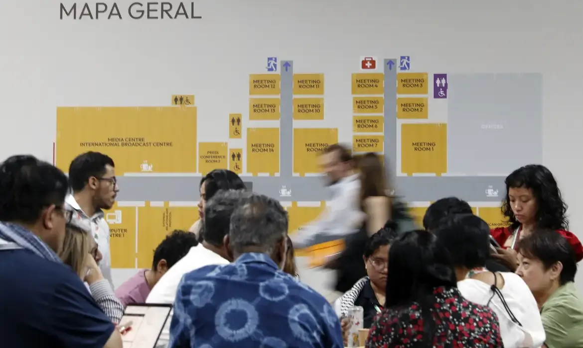 Negociações na COP30 avançam em Belém em busca de acordo climático