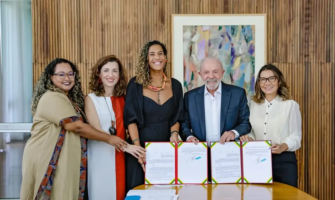 Quilombolas têm avanço com assinatura de 28 decretos de regularização