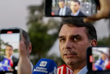 Moraes autoriza visitas dos filhos de Bolsonaro na PF