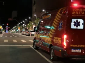 Condutora fica ferida após Biz se enroscar em cabos caídos no Jardim Botânico, em Sinop