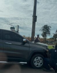 Acidente ocorreu na manhã desta quarta-feira (12); motorista da utilitária não se feriu e recusou atendimento médico