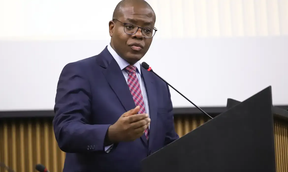 Indiciamento de ex-ministro por importunação sexual mobiliza PGR