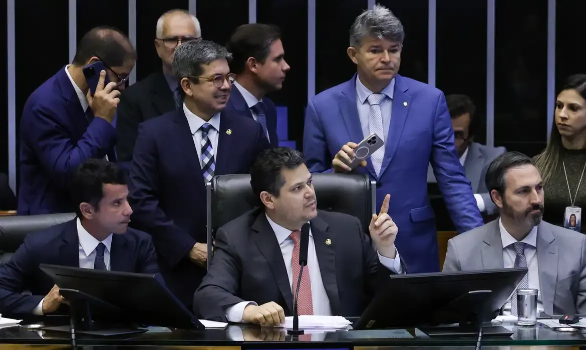 Congresso aprova crédito bilionário para Previdência e Bolsa Família