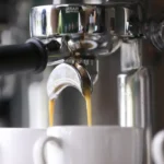 Café pode reduzir risco de recorrência de arritmia cardíaca, indica estudo