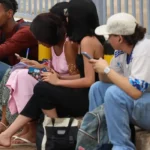 Juventude brasileira apresenta diferenças de posicionamento político entre gêneros