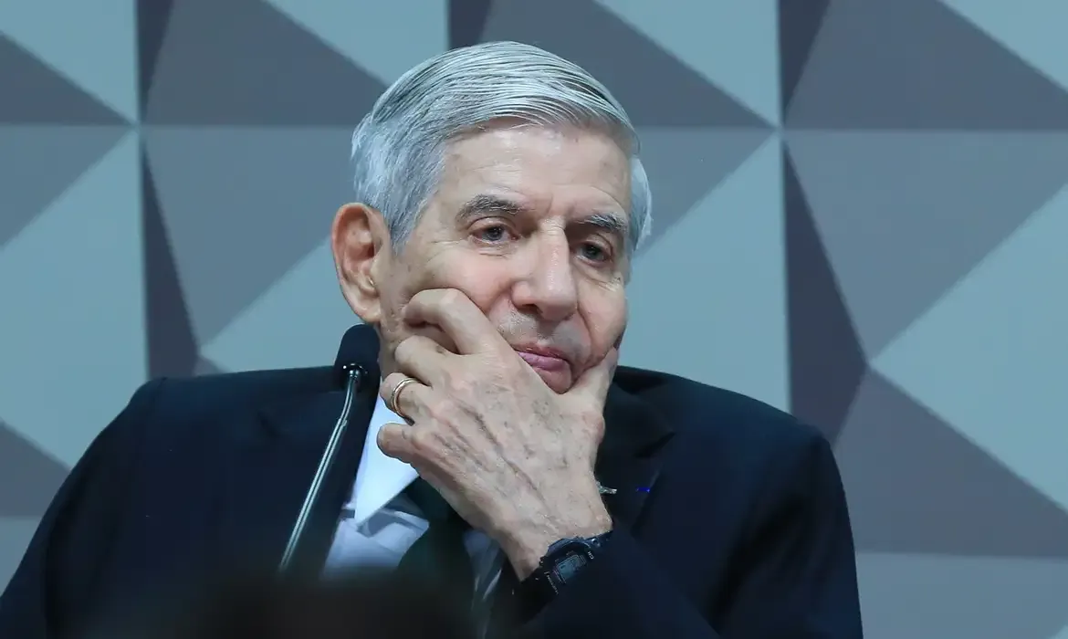 Stf exige comprovação médica em pedido de prisão domiciliar de Augusto Heleno