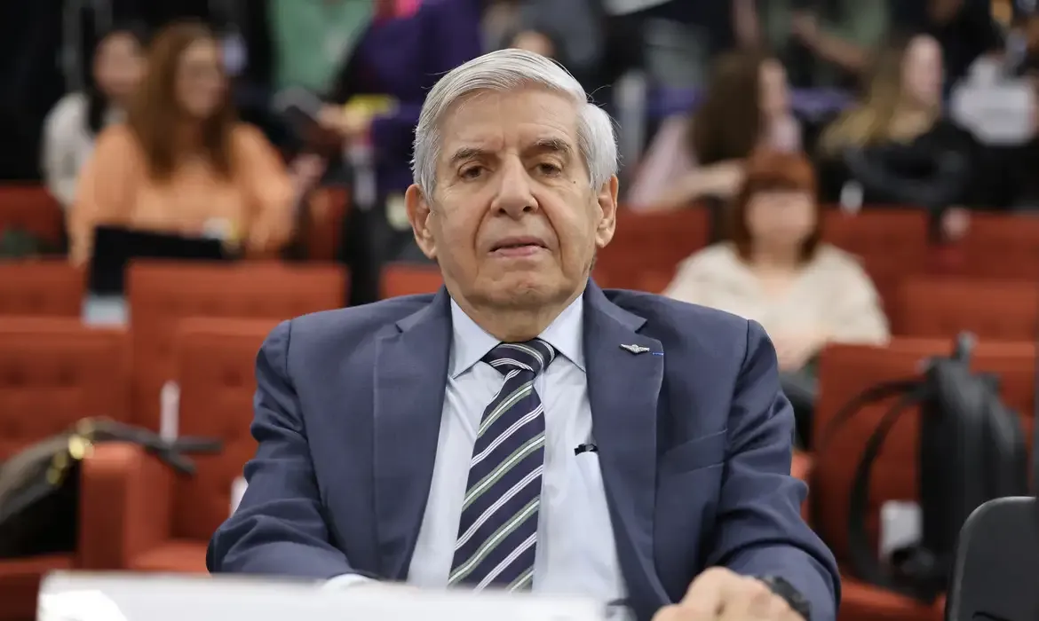 Prisão domiciliar humanitária para Heleno recebe parecer favorável da PGR