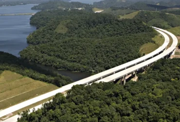 Caminhão bloqueia Rodoanel e Polícia Militar investiga possível explosivo