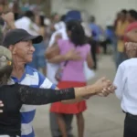 Expectativa de vida no Brasil atinge recorde de 76,6 anos em 2024