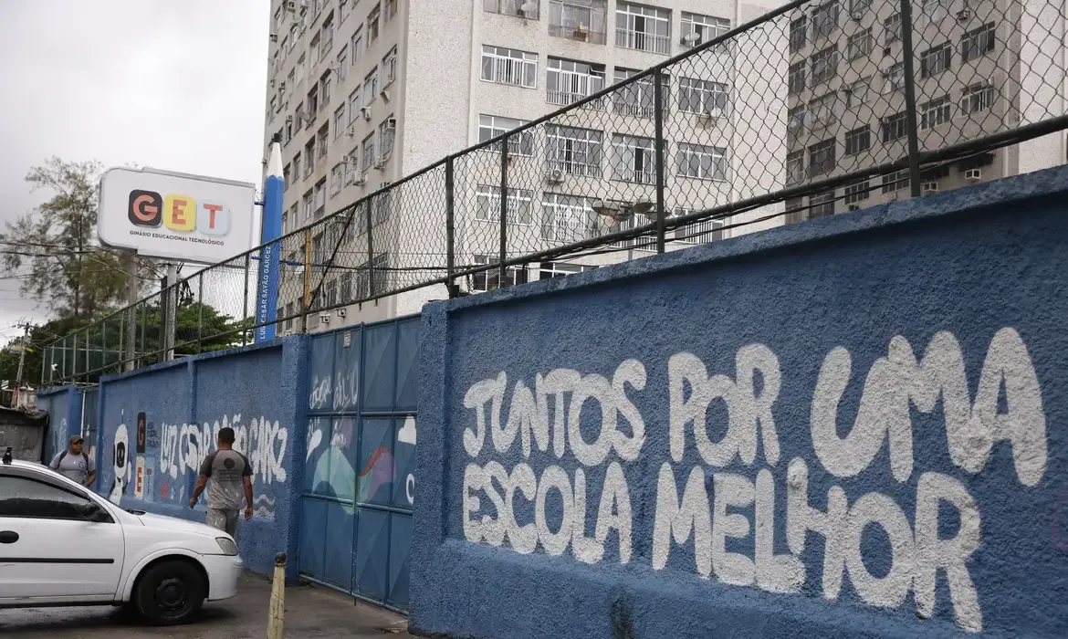 Metade dos envolvidos com tráfico não conclui o ensino médio, aponta pesquisa