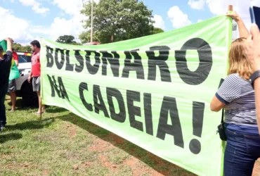 Bolsonaro inicia cumprimento de pena após condenação por trama golpista