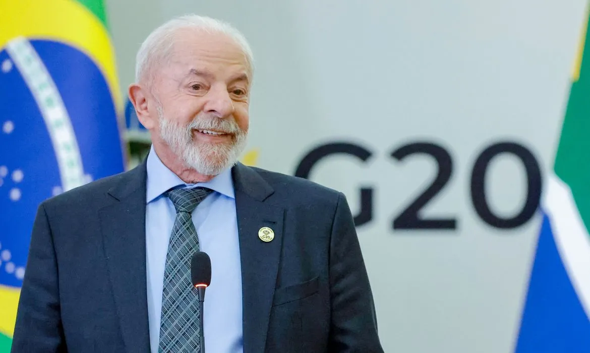 Lula recebe título honoris causa em Moçambique por cooperação educacional