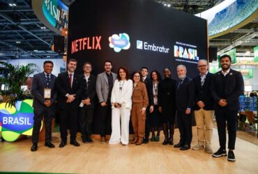 Embratur e Netflix lançam guia de turismo audiovisual em Londres para promover o Brasil com séries e filmes -