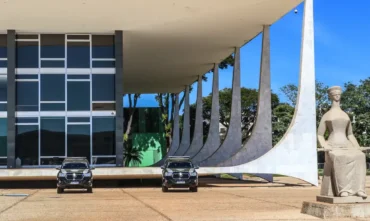 Moraes vota para abrir ação penal contra Eduardo Bolsonaro