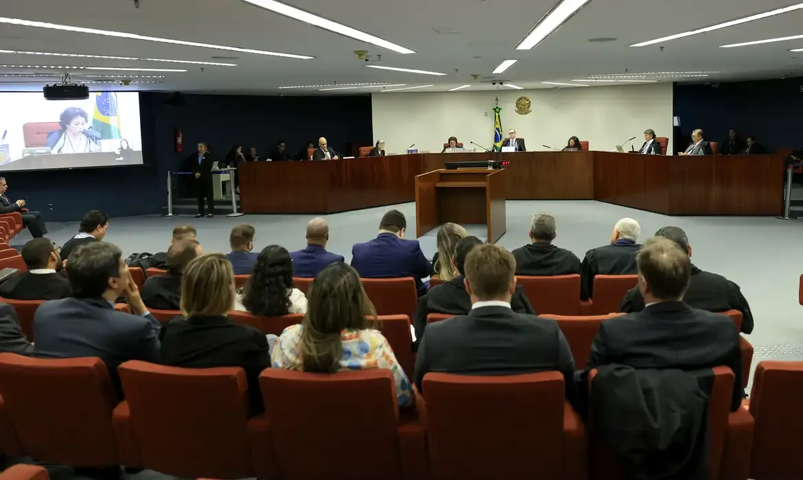 STF retoma julgamento de núcleo golpista com militares e policial