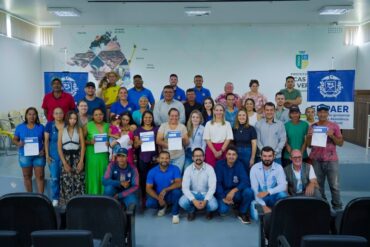 Prefeitura e Empaer entregam cartões do Fundaaf a 15 produtores rurais