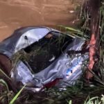 Veículo teria aquaplanado em via lateral da BR-163; condutor sobreviveu sem ferimentos