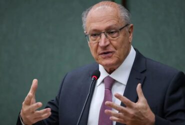 Um pequeno passo de US$ 9,7 bilhões, diz Alckmin sobre redução de tarifaço - Reprodução