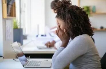 Multinacional é condenada por cobranças vexatórias que resultaram em burnout de trabalhadora