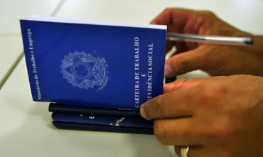 Emprego formal bate recorde no Brasil e crescimento é sustentado, aponta IBGE